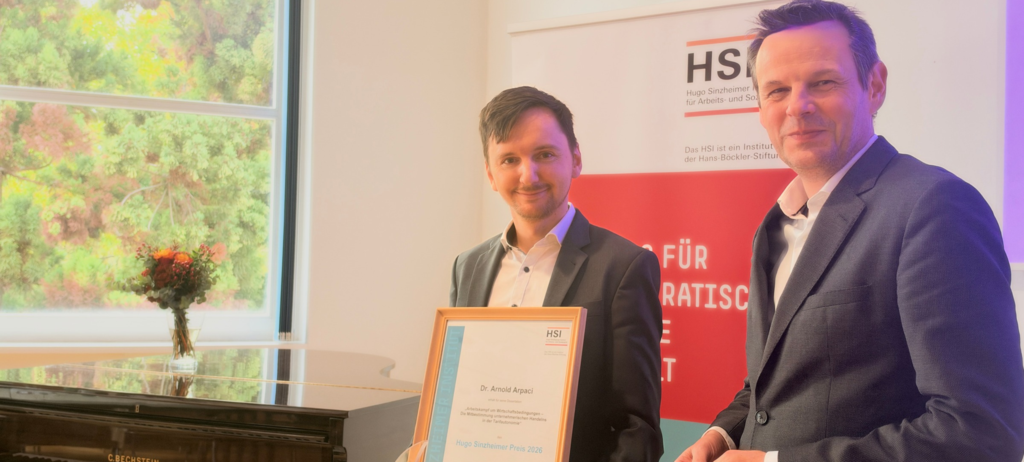 Preisträger Arnold Arpaci mit Doktorvater Florian Rödl