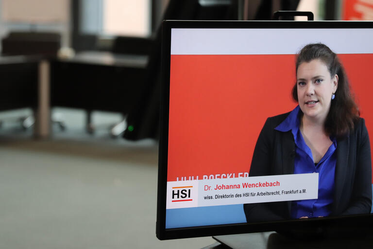 Vortrag Johanna Wenckebach über Monitor zu sehen, mit HSI-Logo